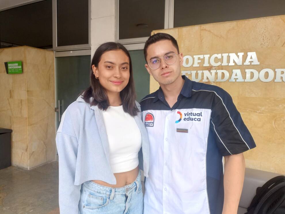 María Alejandra Gaviria Mejía, y Emmanuel Cáceres Aristizábal, estudiantes que serán capacitados por la NASA. Foto: Cortesía CES.